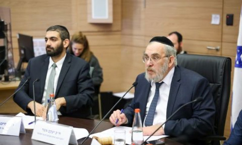 יעקב אשר והשר מיכאל מלכיאלי [צילום: נועם מושקוביץ/דוברות הכנסת]