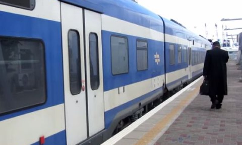 נוסע חרדי ברציף