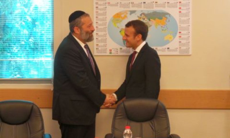 שר הכלכלה אריה דרעי עם שר הכלכלה הצרפתי עמנואל מקרון [צילום: סבין שטרנברג, דוברות והסברה משרד הכלכלה]