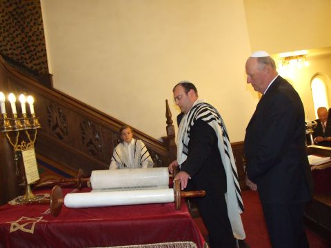 המלך הנורווגי בבית הכנסת באוסלו [צילום: אלומה מוניקנדם]
