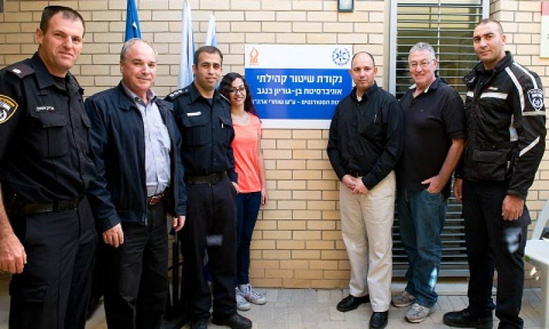 רס"ר שמעון אוחנה, פרופ' משה כספי, רפי סרוסי, ליהיא אלמוג, פקד דודו לוי, דוד ברקת ורפ"ק אריק שמעון [צילום: דני מכליס]