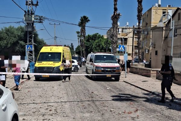פגיעת הכטב"ם בבית שאן [צילום: מד"א]