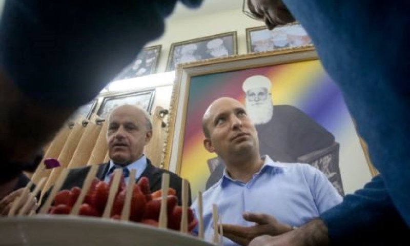בנט בביקור במגזר הדרוזי בכפר ג'וליס [צילום: פלאש 90]