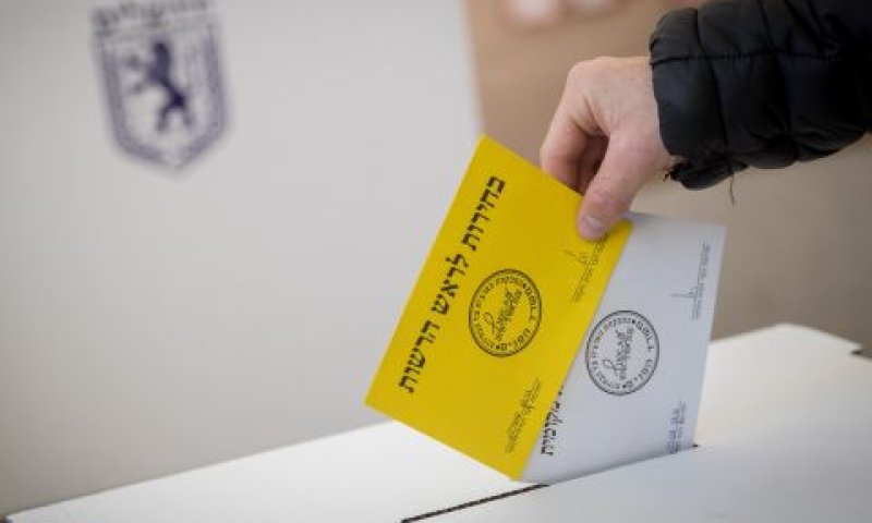 הצבעה בירושלים [צילום: יונתן זינדל/פלאש 90]