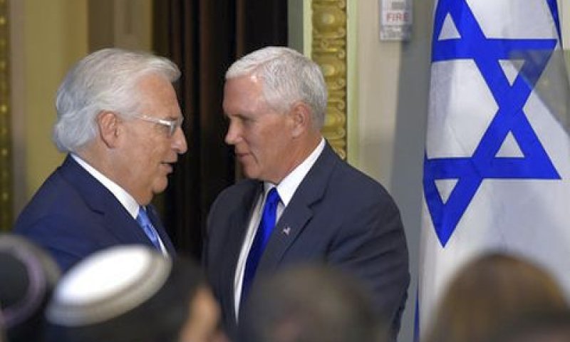 סגן נשיא ארה"ב עם שגריר ארה"ב בישראל [צילום: סוזן וולש/AP]