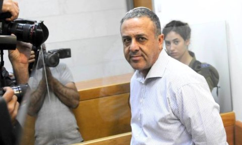 מתי חותה בבית המשפט [צילום: בוצ&acute;צ&acute;ו]