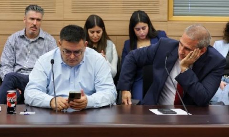חנוך מילביצקי ומיכאל ביטון [צילום: דני שם-טוב/דוברות הכנסת]