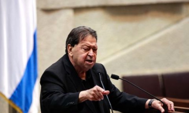 בן-אליעזר. בדיקה [צילום: פלאש 90]