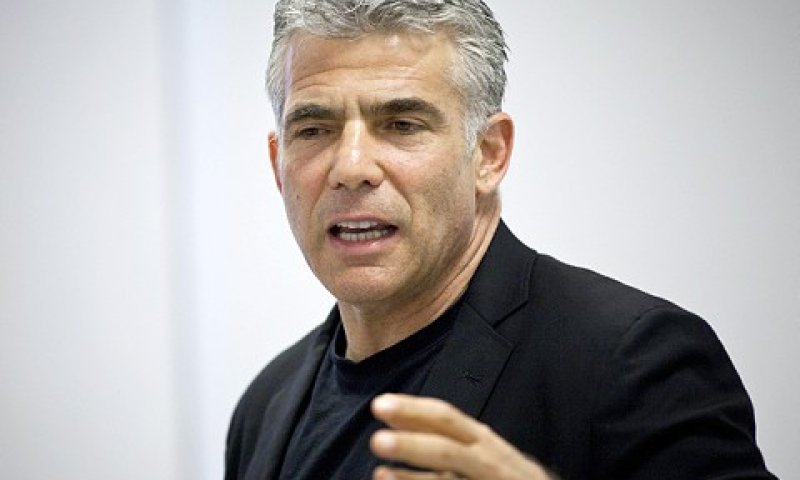 לפיד. הצבעה בעד הנורמליות [צילום: פלאש 90]