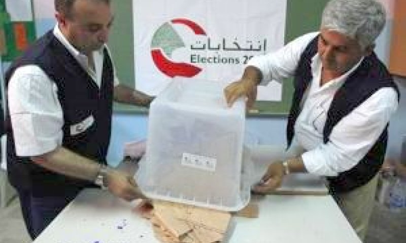 סגירת הקלפיות באירן [צילום: AP]
