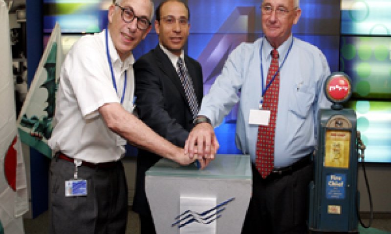 הנהלת דלק ויו"ר הבורסה פותחים המסחר