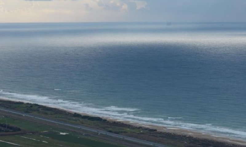 חוף הכרמל [צילום: מתניה טאוזיג/פלאש 90]