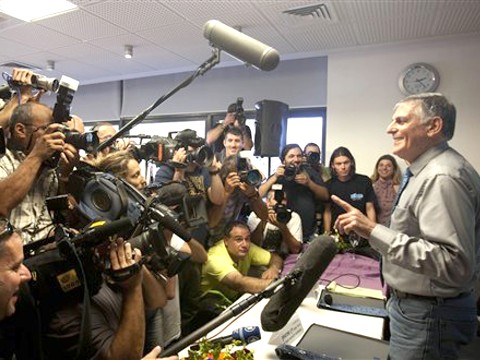 מסיבת העיתונאים. "דברו אחד אחד" [צילום: AP]