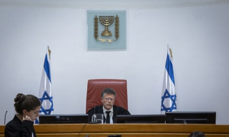 עמית. 5,000 שקל ו-10,000 שקל [צילום: חיים גולדברג/פלאש 90]