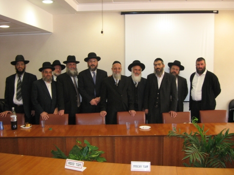 צבי יעקובזון, מזכיר סיעת שס, הרב משה כהן, רב הנודד בקהילות ישראל, הרב יאיר כהן, רב קהילה וראש מוסדות כסא רחמים בירושלים, הרב אשר גבאי, רב איזורי גלבוע, הרב פנחס אדרי, רב העיר גבעתיים, הרב ח"כ חיים אמסלם, הרב פנחס כהן, רב העיר נתיבות, הרב פרוספר שניאור, רב שכונה ורושם נישואין ברבנות ירושלים, הרב מרדכי בניזרי, רב שכונה בחיפה, הרב חנן קבלן, רב בר"ג ודיין בבית הדין בישיבת כסא רחמים ב"ב