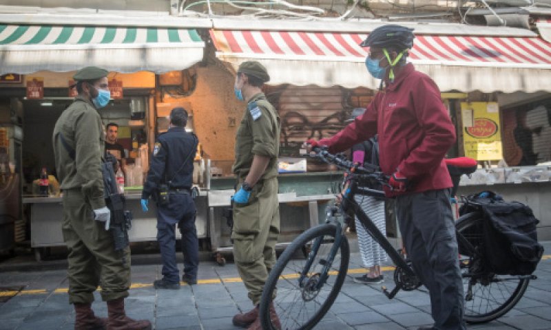 שוק מחנה יהודה [צילום: יונתן זינדל/פלאש 90]