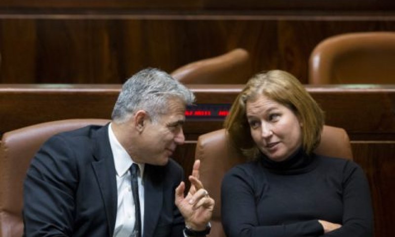 הוא ב-1000, היא ב-2000 [צילום: יונתן זינדל, פלאש 90]