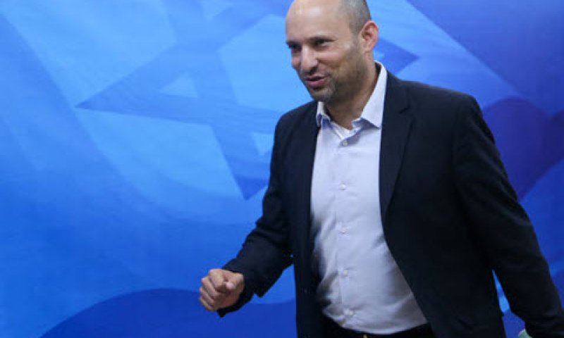 בנט. חוזר [צילום: אלכס קולומויסקי/פלאש 90]