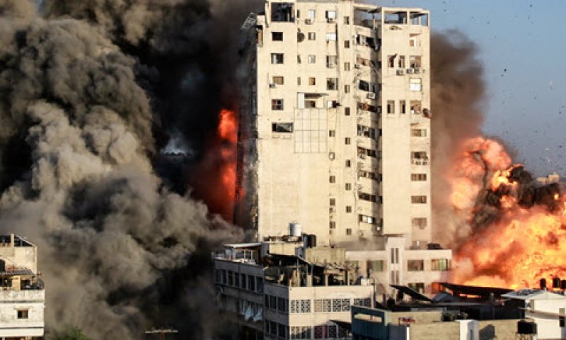 תקיפת חיל האוויר בעזה [צילום: אטיה מוחמד/פלאש 90]