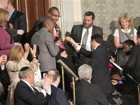 אישה הפריעה לנאום מיציע האורחים [צילום: AP]