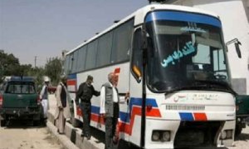 האוטובוס בו נסעו בני הערובה בעת החטיפה [צילום: AP]