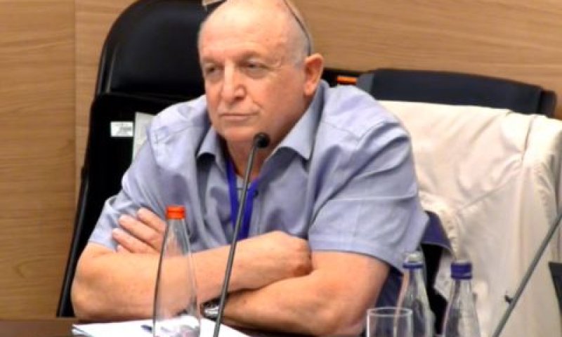 לוי. מגן על החברה מפני תביעות שקיפות