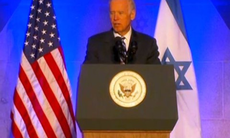 ביידן בשגרירות. מחוייבות מלאה [צילום: מן הטלוויזיה]