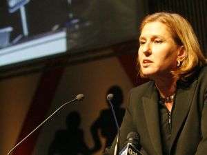 לבני. תגשים לברק חצי חלום רטוב [צילום: ניר שמול]