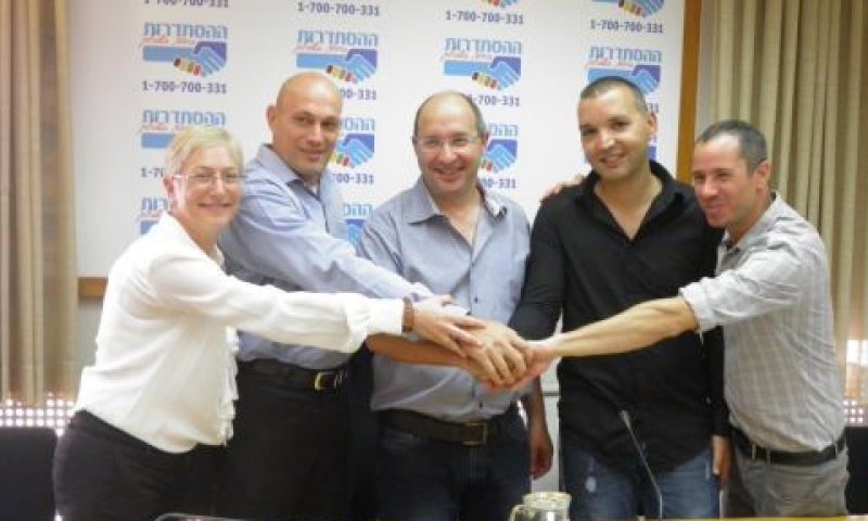 חתימת הסכם הוט מובייל [צילום: באדיבות דוברות ההסתדרות]
