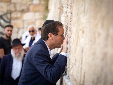 המתמודד יצחק (בוז'י) הרצוג [צילום: אוליביה פיטוסי/פלאש 90]