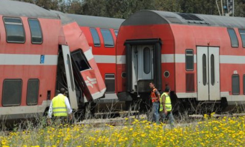 תאונת רכבת ליד נתניה ב-7.4.11 [צילום: פלאש 90]