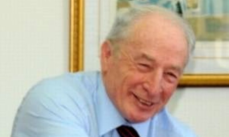וינשטיין. מדיניות עצמאית