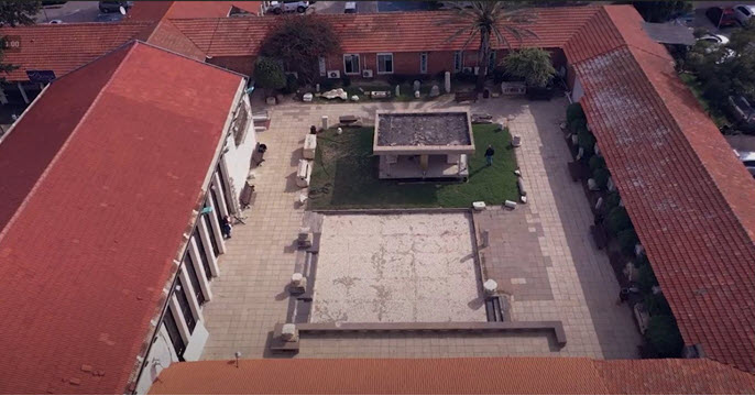 חצר הסרקופגים לפני השדרוג. [צילום: אמיל אלג'ם, רשות העתיקות]