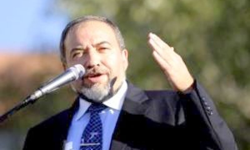 ליברמן. מסע הסברה [צילום: AP]