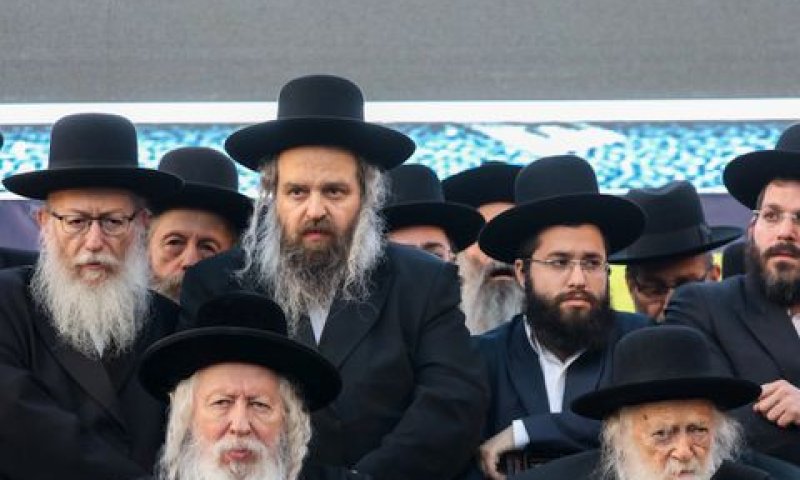 עצרת הבחירות של יהדות התורה - גפני מעל הרב קניבסקי וליצמן מעל האדמו"ר מגור [צילום: נועם ריבקין פנטון/פלאש 90]