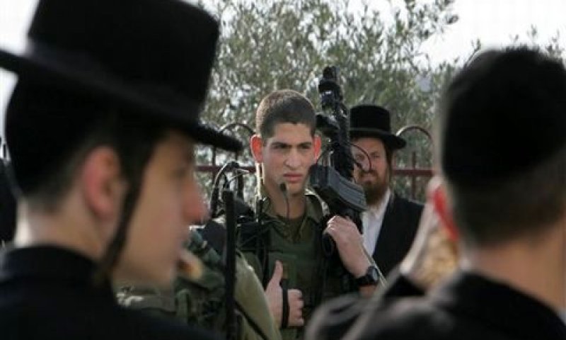 דקר ונורה [צילום: AP]