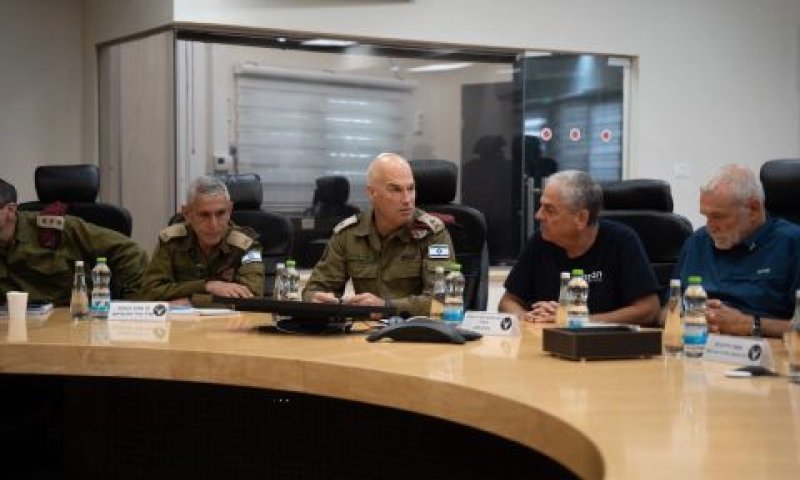 גורדין עם ראשי רשויות בצפון [צילום: דובר צה''ל]