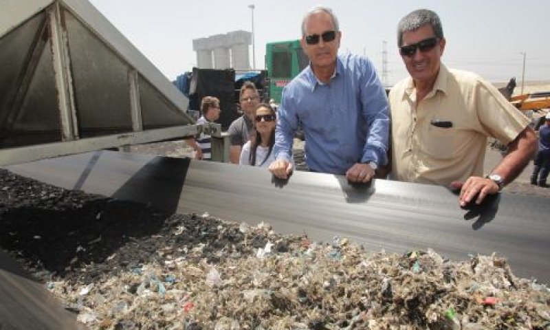 דוד לפלר, מנכ"ל המשרד לאיכות הסביבה, ויורם סלע, מ"מ מנהל תחנת הכוח רוטנברג [צילום: יוסי וייס]