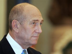 אולמרט. לא יוכל להשתתף בבחירה, בגלל החקירות נגדו