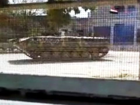 כוחות הצבא נפרסו בחוצות הערים [צילום: AP]