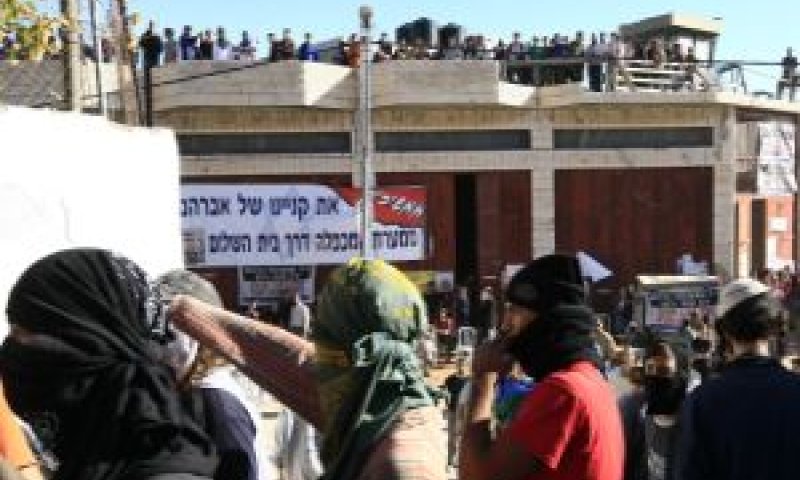 רעולי פנים בחברון [פלאש 90]
