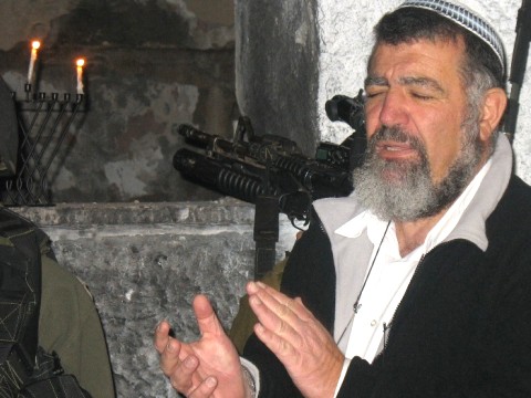 גרשון מסיקה. "סר ברק"