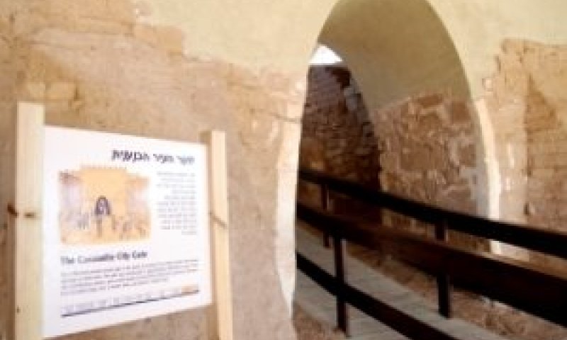 השער הכנעני העתיק באשקלון [צילום: אלי נאמן]