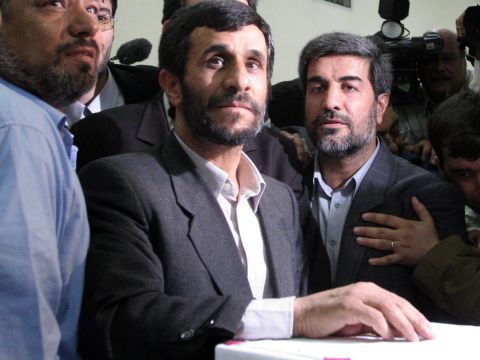 אחמידינג'אד מצביע [AP]