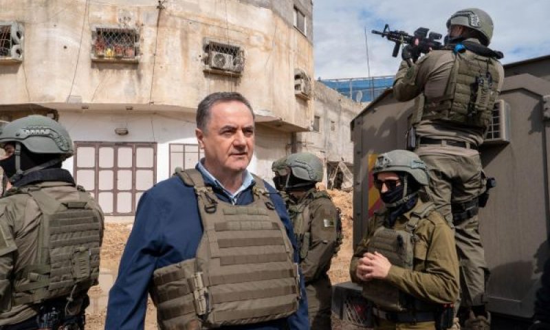 כ"ץ במחנה הפליטים טולכרם בשבוע שעבר [צילום: אלעד מלכה]