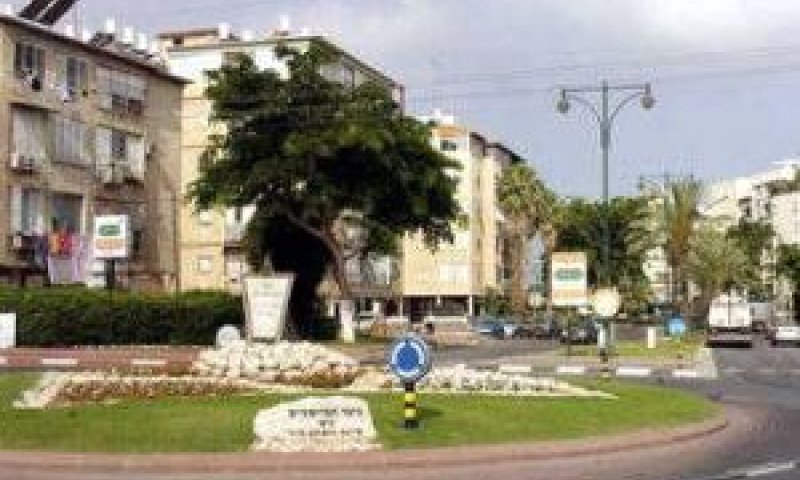 כיכר הראשונים, נס ציונה [צילום: עמוס בן-גרשום/לע"מ]