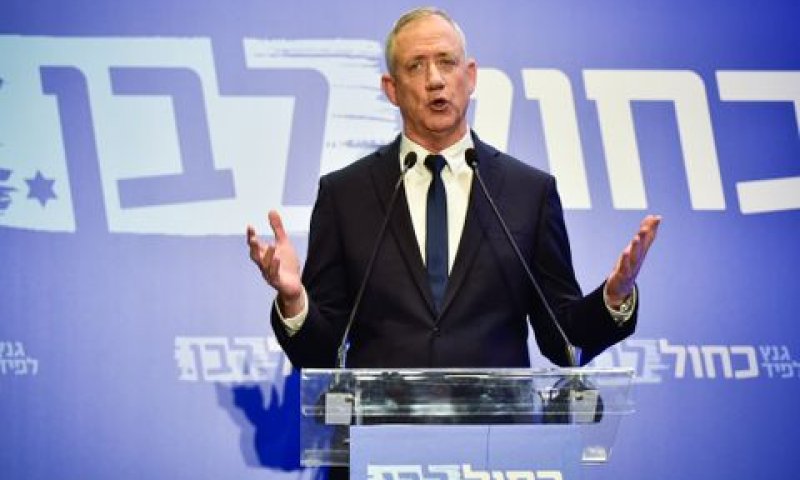 קורצים לימין [צילום: פלאש 90]
