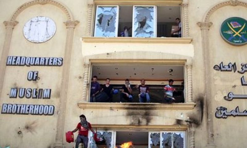 התפרעות במטה האחים המוסלמים [צילום: AP]