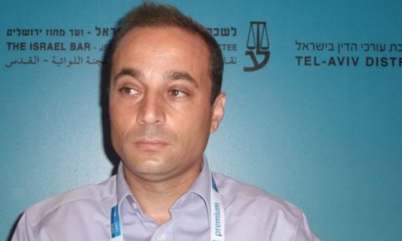 לנדס. "עורכי הדין אינם פקידים"