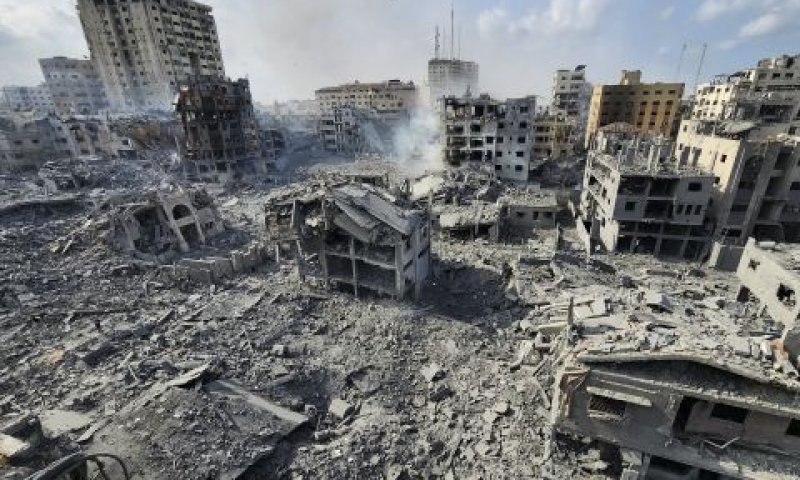 הרס בעזה, אתמול [צילום: חסן א-סייח, AP]